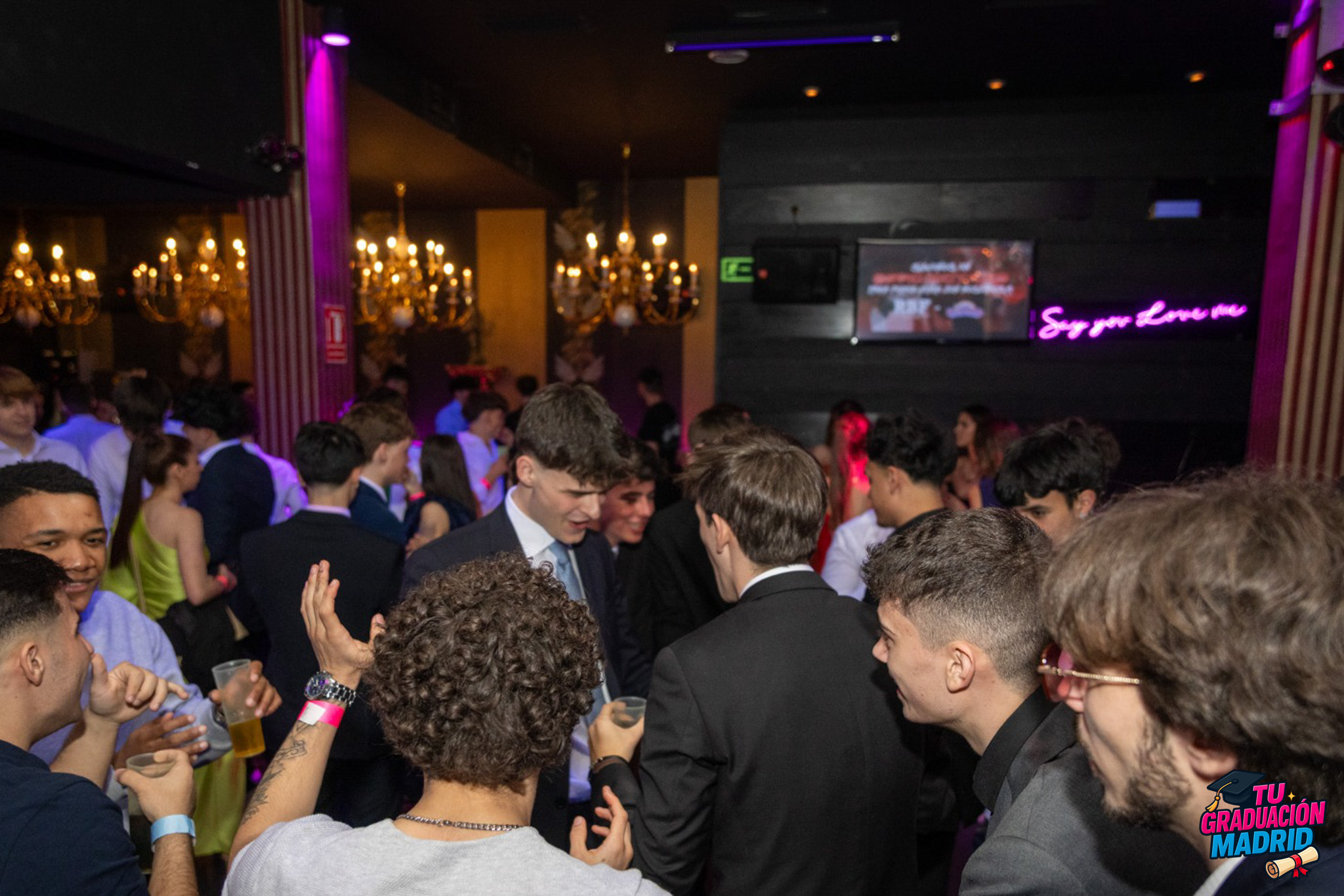 Fiesta de graduación con barra libre y DJ